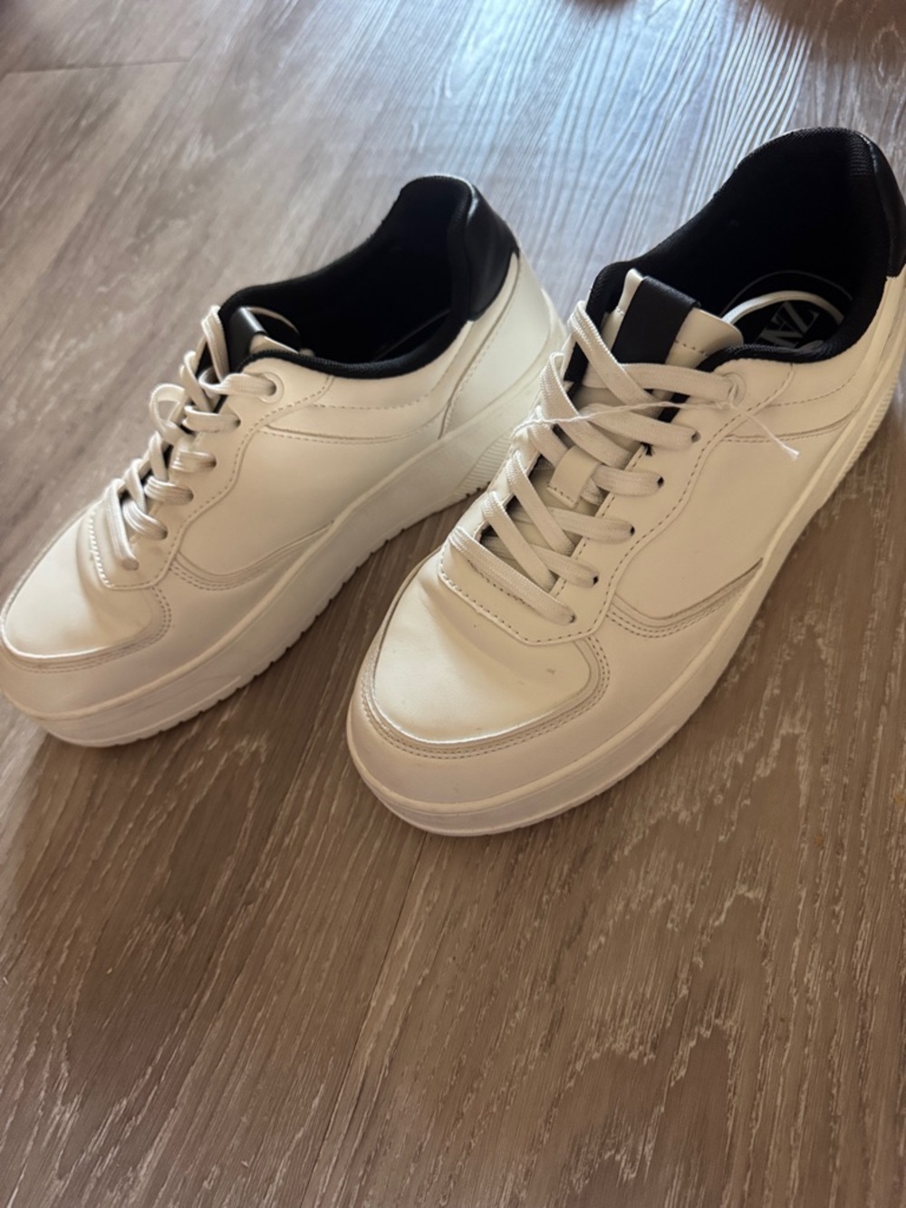 ZARA Casual White Sneakers with Black Collar - Men's Lace-Up Trainers - Picture 2 of 6
